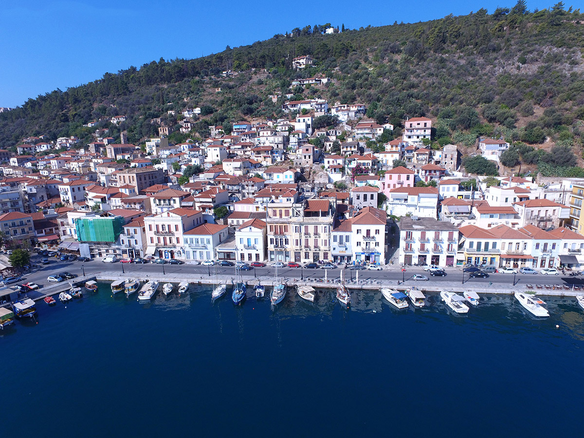 🌊 Γύθειο – Η Πύλη της Μάνης, εκεί που η θάλασσα ψιθυρίζει ιστορίες